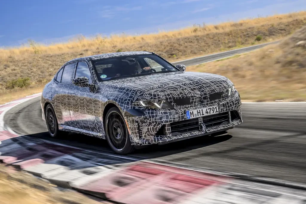 BMW поделилась первыми подробностями о новой 3 серии